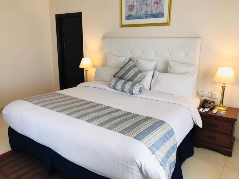 Beach Luxury Hotel Karaczi Zewnętrze zdjęcie